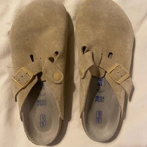 Birkenstock Women’s 38 Tan Suede Clogs